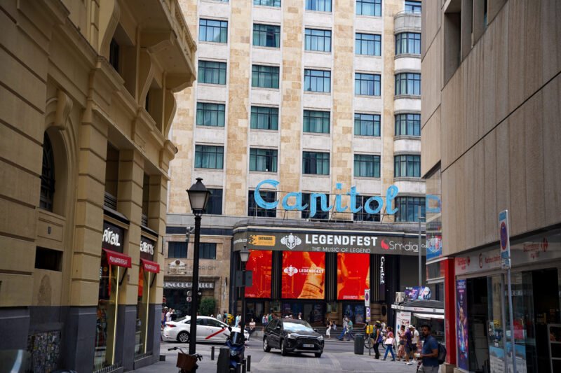 Una puerta a la Gran Vía